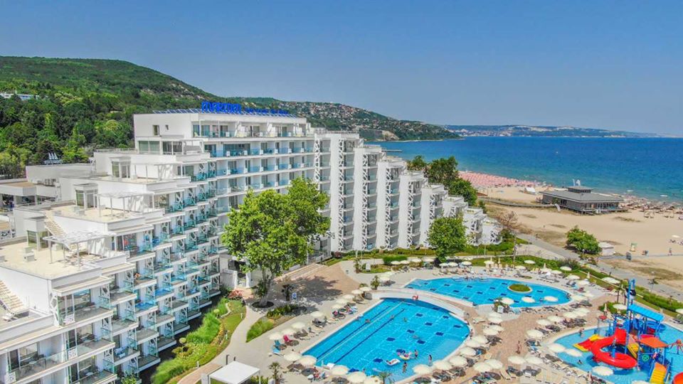 ХОТЕЛ С ОБОРУДВАНЕ SUNSYSTEM СТАНА №1 В ТРИ КАТЕГОРИИ В КЛАСАЦИЯТА НА HOLIDAYCHECK 2020
